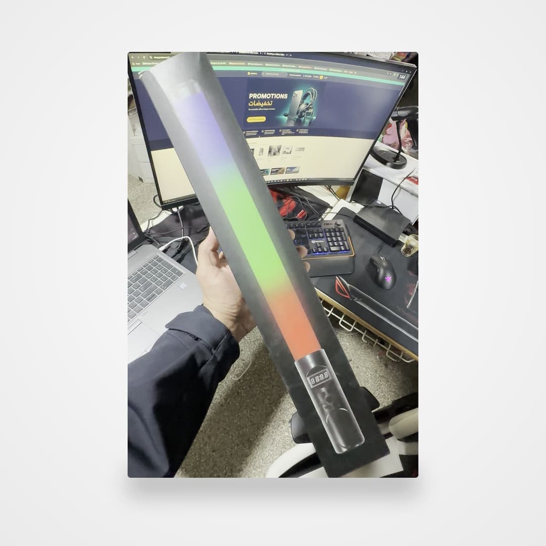 Bâton lumineux LED RGB avec écran — ambiance et vidéo